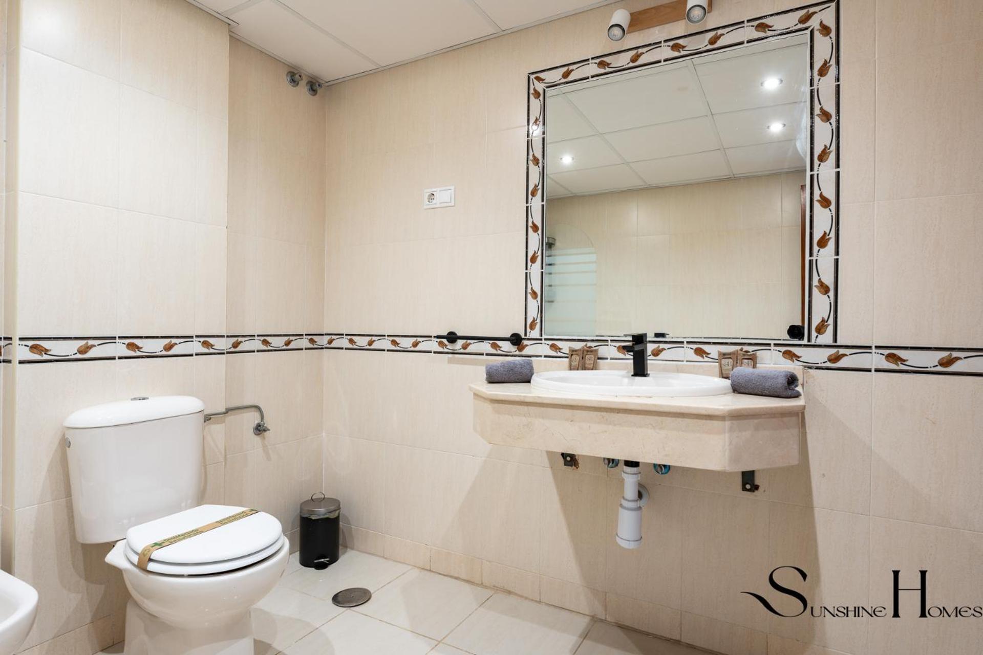 Townhouse With Jacuzzi,sea Views, Swimming Pool,garage Hébergement de vacances Benalmádena