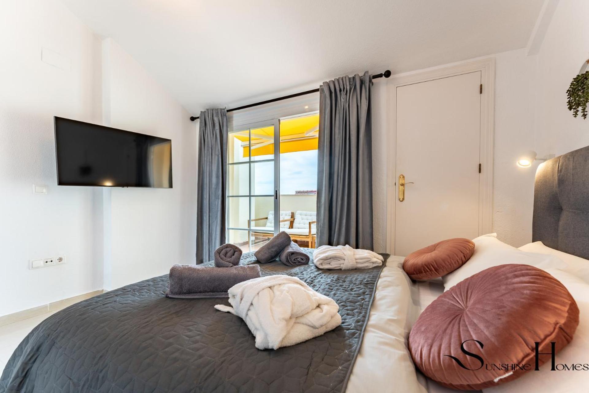 Townhouse With Jacuzzi,sea Views, Swimming Pool,garage Hébergement de vacances