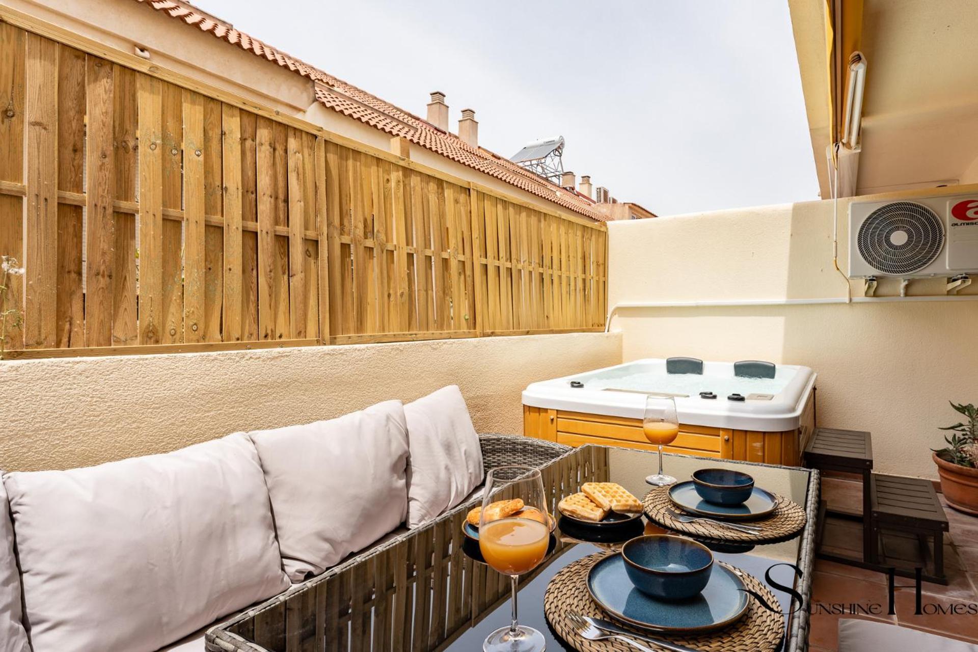 Townhouse With Jacuzzi,sea Views, Swimming Pool,garage Hébergement de vacances Benalmádena